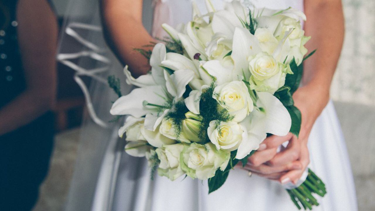 Hombre preparó una “boda sorpresa” para su novia, ¿aceptó casarse?