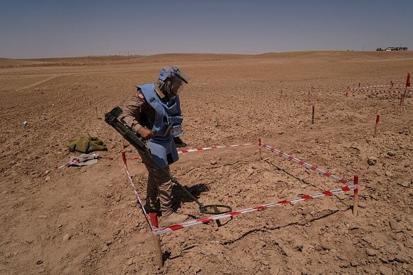 Más de 10,2 millones de sirios viven en zonas minadas, lo que ha dejado 15.000 muertos entre 2015 y 2022, según la ONU. (Photo by Ismael Adnan/picture alliance via Getty Images)