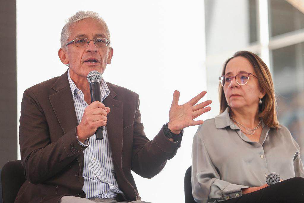 Secretario de Hacienda, Juan Mauricio Ramírez y la secretaria de Integración Social, Margarita Barraquer.