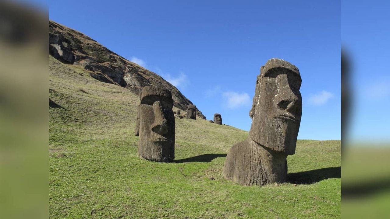 Este paraje turístico es popular por  sus paisajes polinesios, su singular belleza y sus icónicos moais -estatuas de piedra talladas con forma humana. Foto: AP/ Karen Schwartz, archivo.