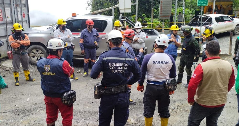 Labores de rescate de mineros que estarían atrapados en Buriticá, Antioquia.