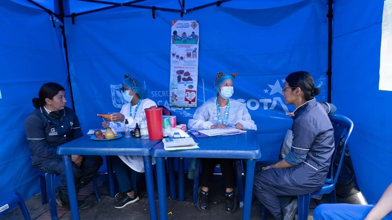 Comunidad del barrio Dindalito, trabajadores y compradores de la central de Corabastos y firmantes de la paz, se beneficiaron de distintos servicios de salud durante la más reciente jornada.