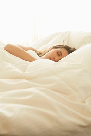 Dormir bien es una de las formas de evitar la pérdida acelerada de colágeno.