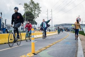 Inauguran franja ciclopeatonal de la calle 13 en Bogotá