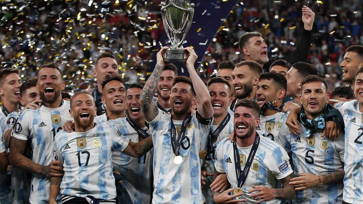 Argentine Team Again Shouted Champion At Lionel Messi'S Hand