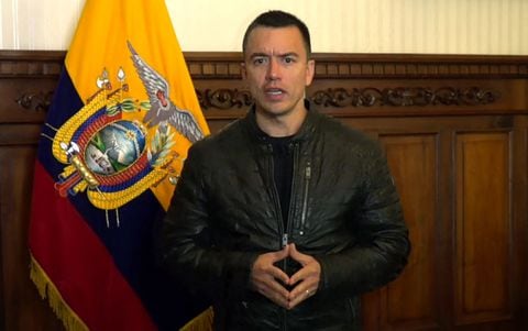 Presidente de Ecuador, Daniel Noboa, anunciando un estado de emergencia para todo el país, incluido el sistema penitenciario.