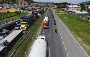 Despeje del bloqueo de manifestantes en el kilómetro 26 en Tocancipá