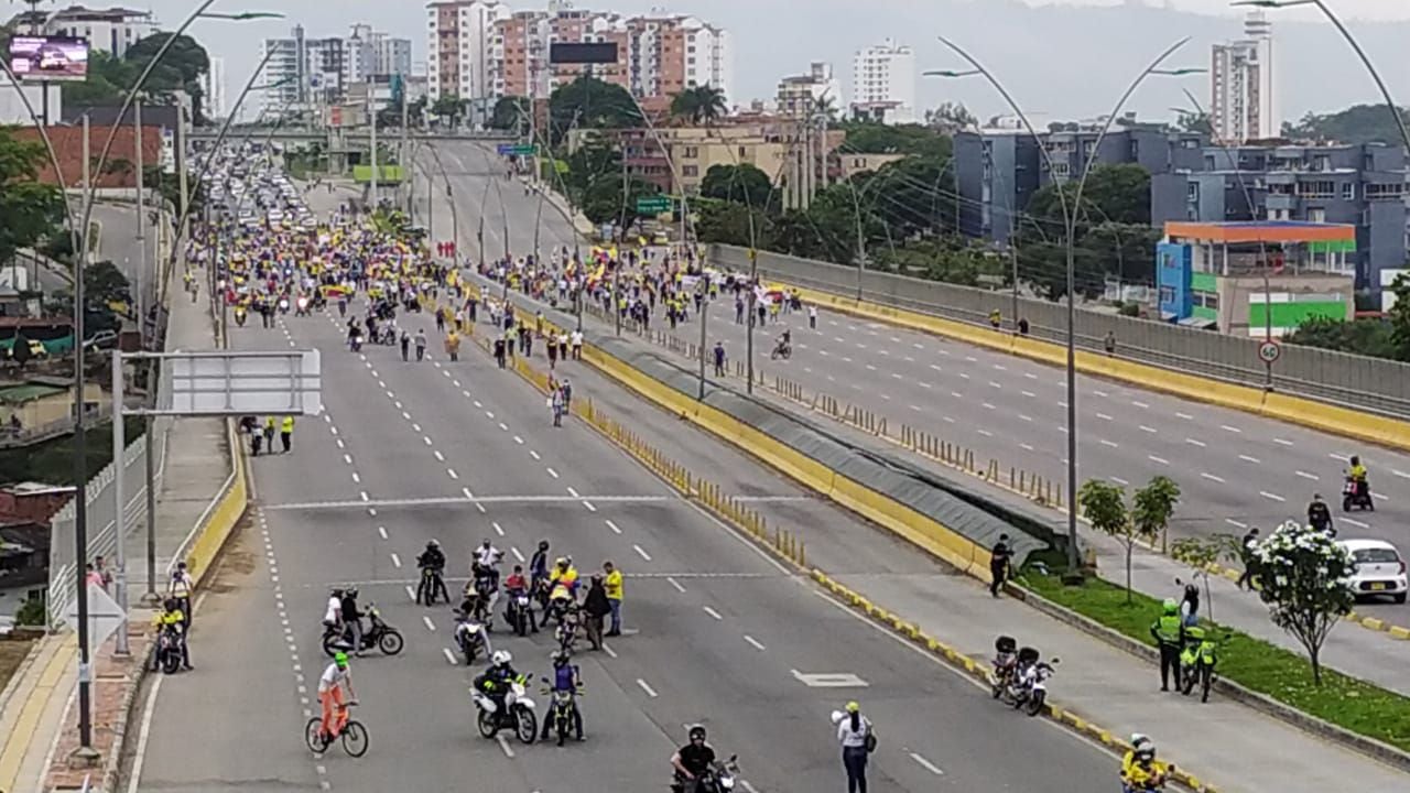 El Metrolínea suspendió operaciones de manera temporal por la movilizaciones. Algunas de sus rutas se mueven por la autopista que conecta Piedecuesta, Floridablanca y Bucaramanga.