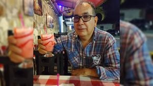 Además de ser docente era propietario de un reconocido restaurante ubicado en el sector de La Honda, en la vía Cúcuta - Pamplona.