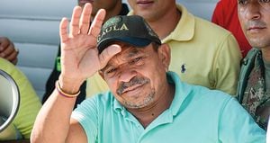  Visiblemente cansado, aunque en buen estado de salud, fue entregado el papá del futbolista de la selección Colombia Lucho Díaz.