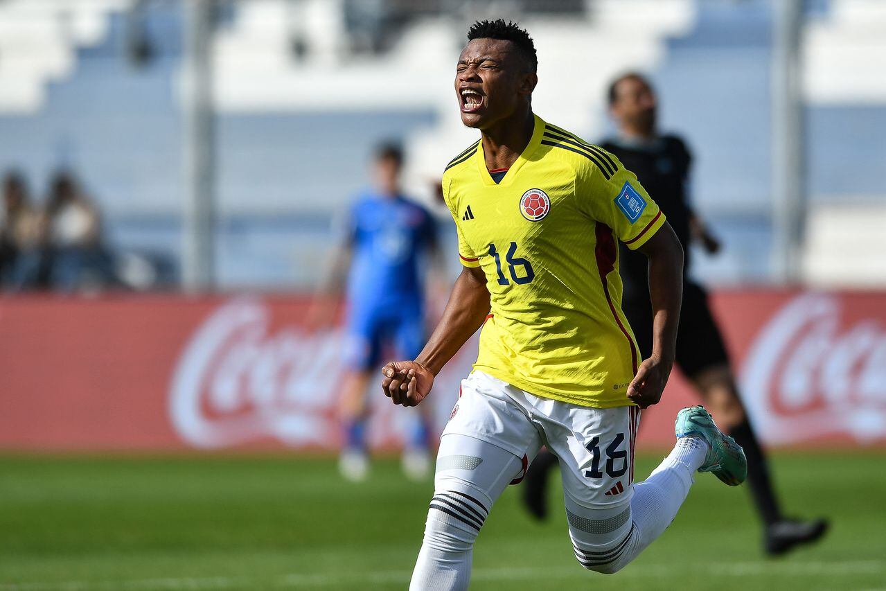 Óscar Cortés autor del primer gol de la tarde.