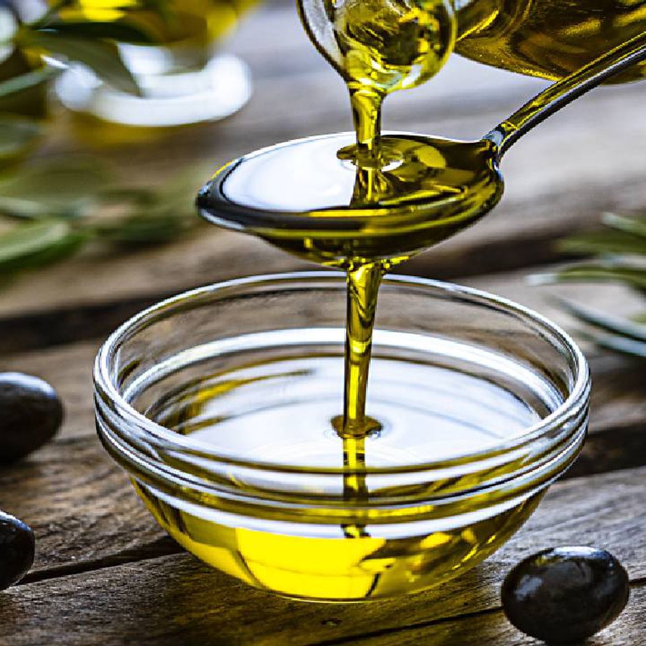 Cómo quitar manchas de aceite de oliva en la ropa? Trucos 2023