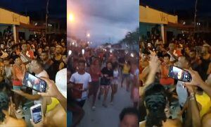 Varios videos circularon en las redes sociales de personas gritando "viva Cuba Libre", mientras que otros videos muestran a militares reprimiendo las protestas.
