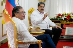 El presidente de Colombia, Gustavo Petro, y de Venezuela, Nicolás Maduro, en el Palacio de Miraflores.
