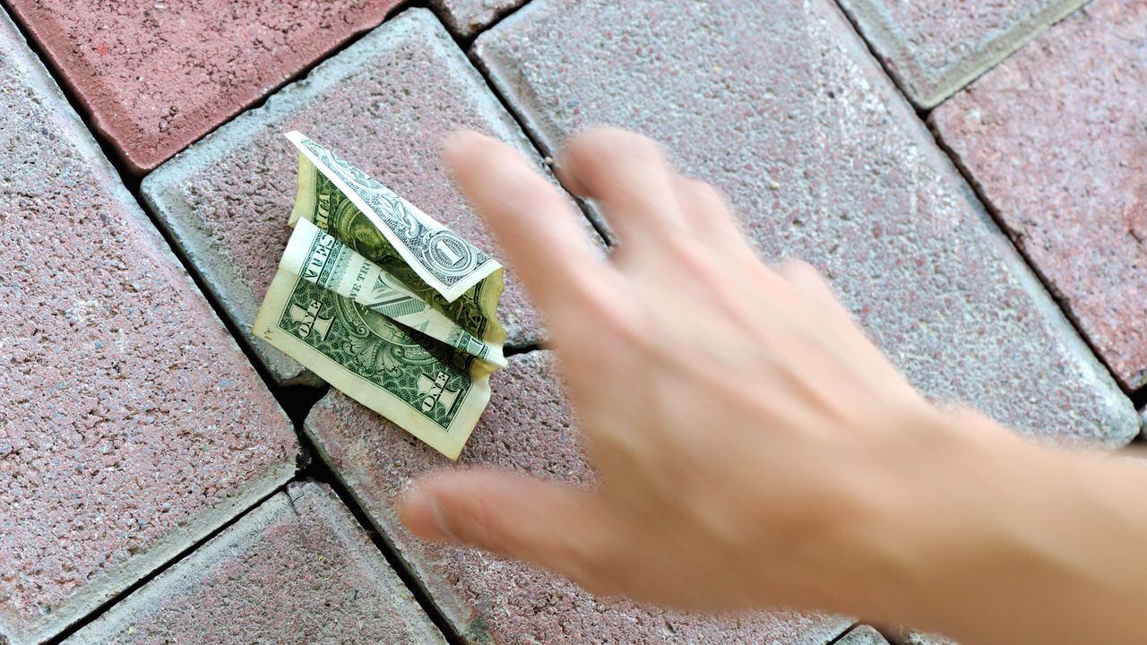 Dinero en la calle