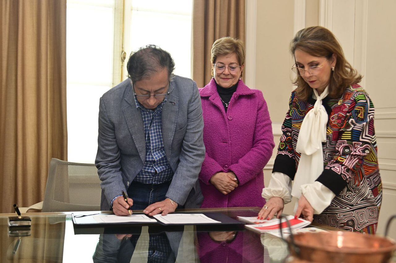 Gobierno Nacional y OISS firman convenio para que Colombianos puedan cotizar para pensión en 14 países