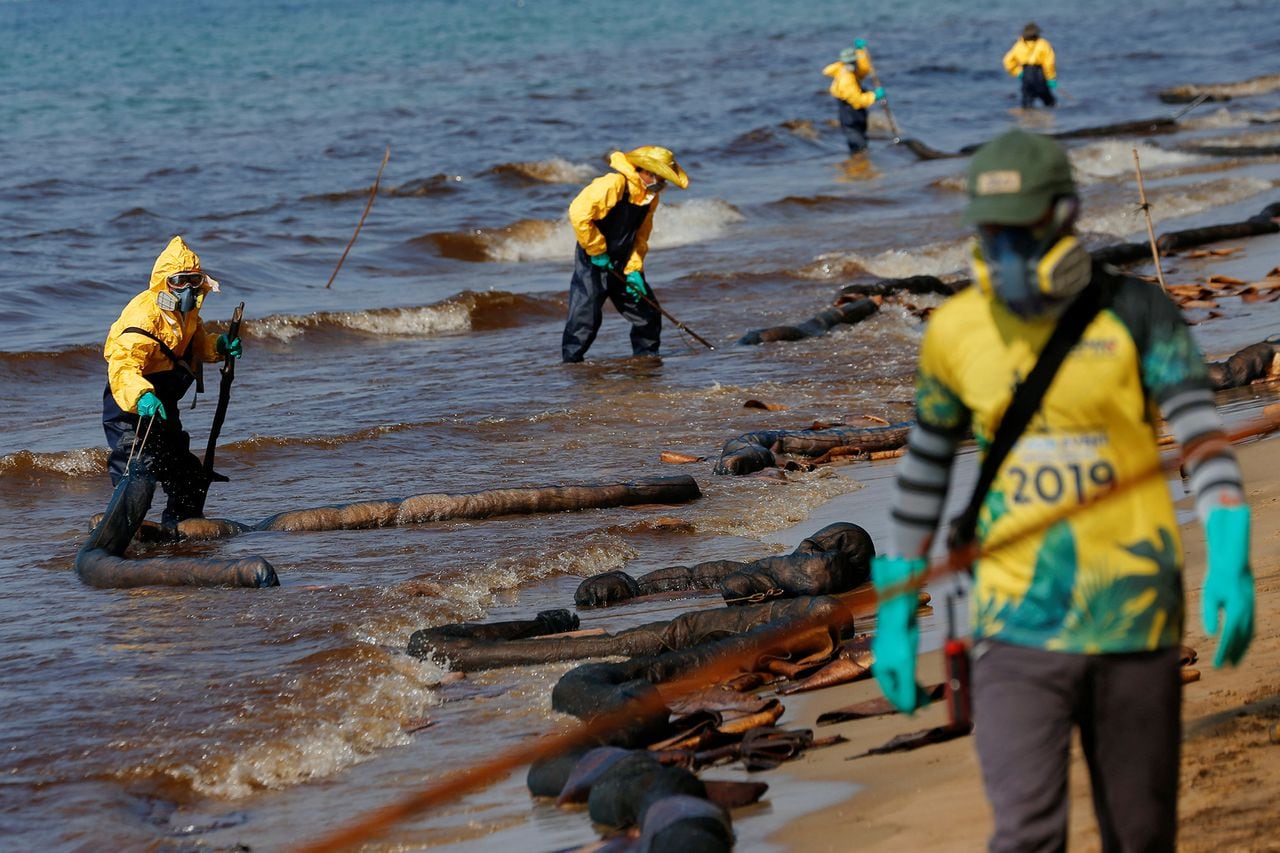 Derrame de petróleo amenaza corales frágiles frente al este de Tailandia