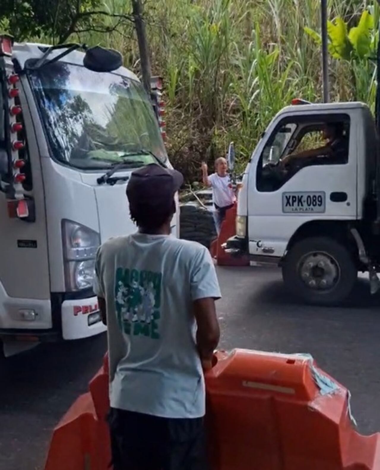 Como forma de protesta, las comunidades de los municipios del sur del Cauca no permiten que los conductores paguen al momento de pasar por este peaje.
