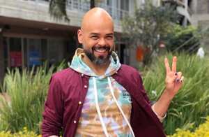 El presentador está de vacaciones fuera de Colombia.