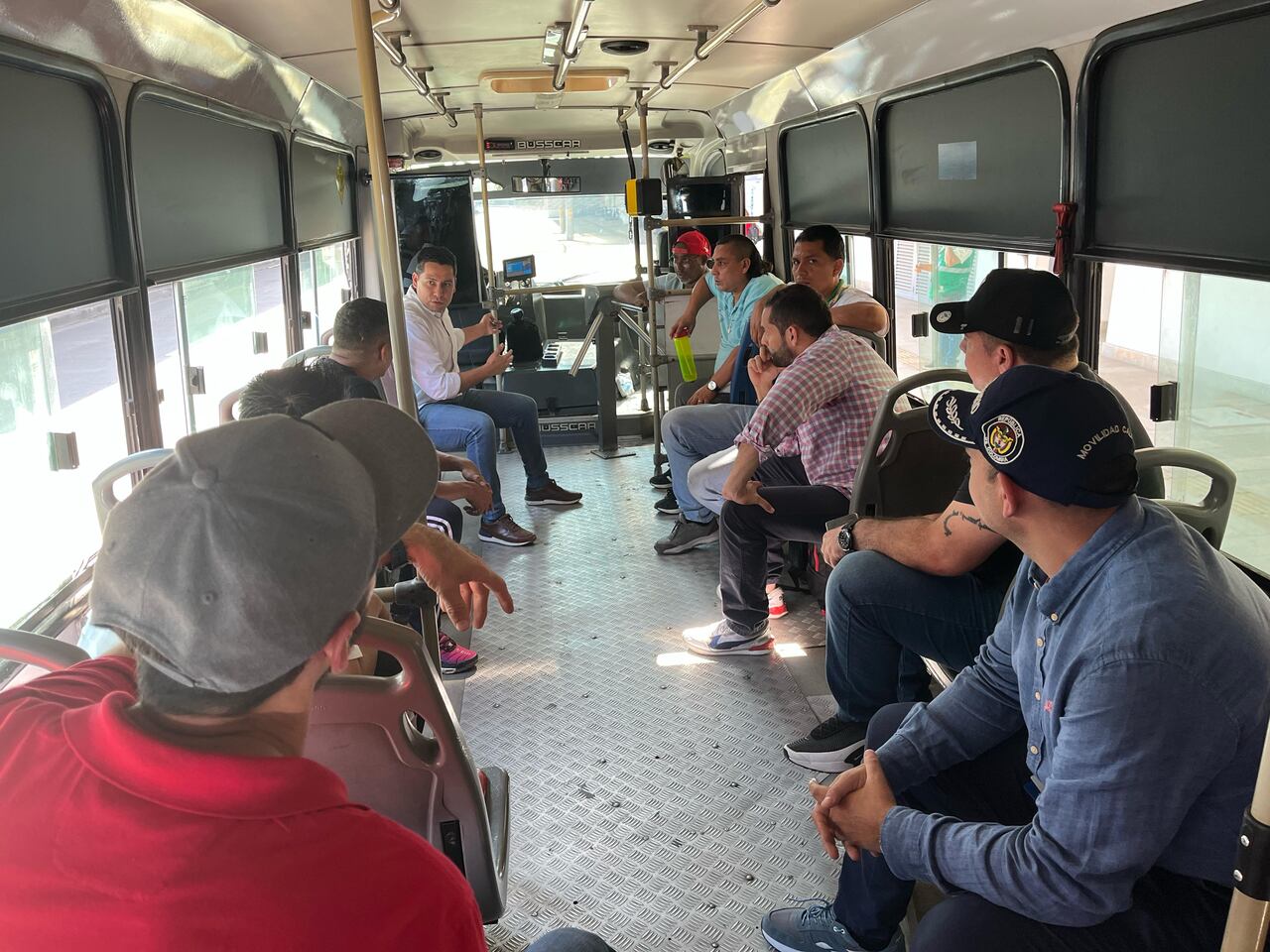 Estos vehículos ingresarán a la Terminal Aguablanca y realizarán la parada en la bahía C4, para el ascenso y descenso de pasajeros, la misma que utilizaban los buses del MIO.