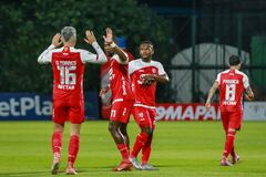 Bogotá. Diciembre 03 de 2025. Fortaleza CEIF enfrenta a Independiente Santa Fe, por encuentro válido de la Liga BetPlay II 2025 de la fecha 5 de los cuadrangulares finales, en el Estadio Metropolitano de Techo. (Colprensa - Catalina Olaya).