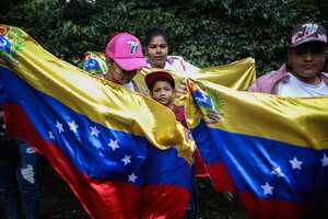 Consulado de Venezuela
Plantón en contra de Nicolas Maduro por el fraude en las elecciones presidenciales