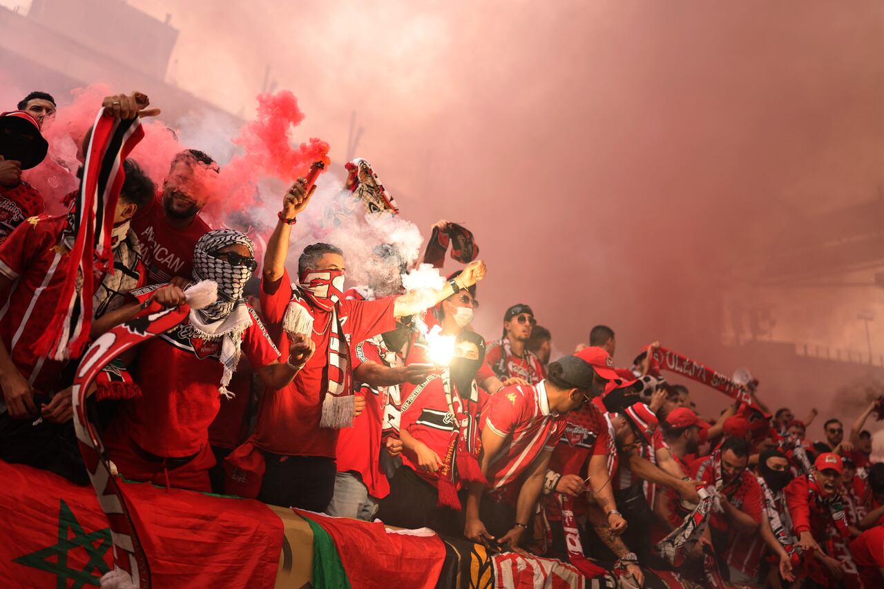 Los aficionados del Wydad celebran el primer gol de su equipo durante el partido del Grupo G de la Copa Mundial de Clubes de la FIFA 2025 entre la Juventus de Italia y el Wydad AC de Marruecos en el estadio Lincoln Financial Field de Filadelfia el 22 de junio de 2025.