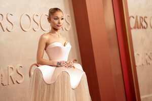 Este fue el atuendo con el que Ariana Grande robó miradas en la alfombra roja de los Oscar.