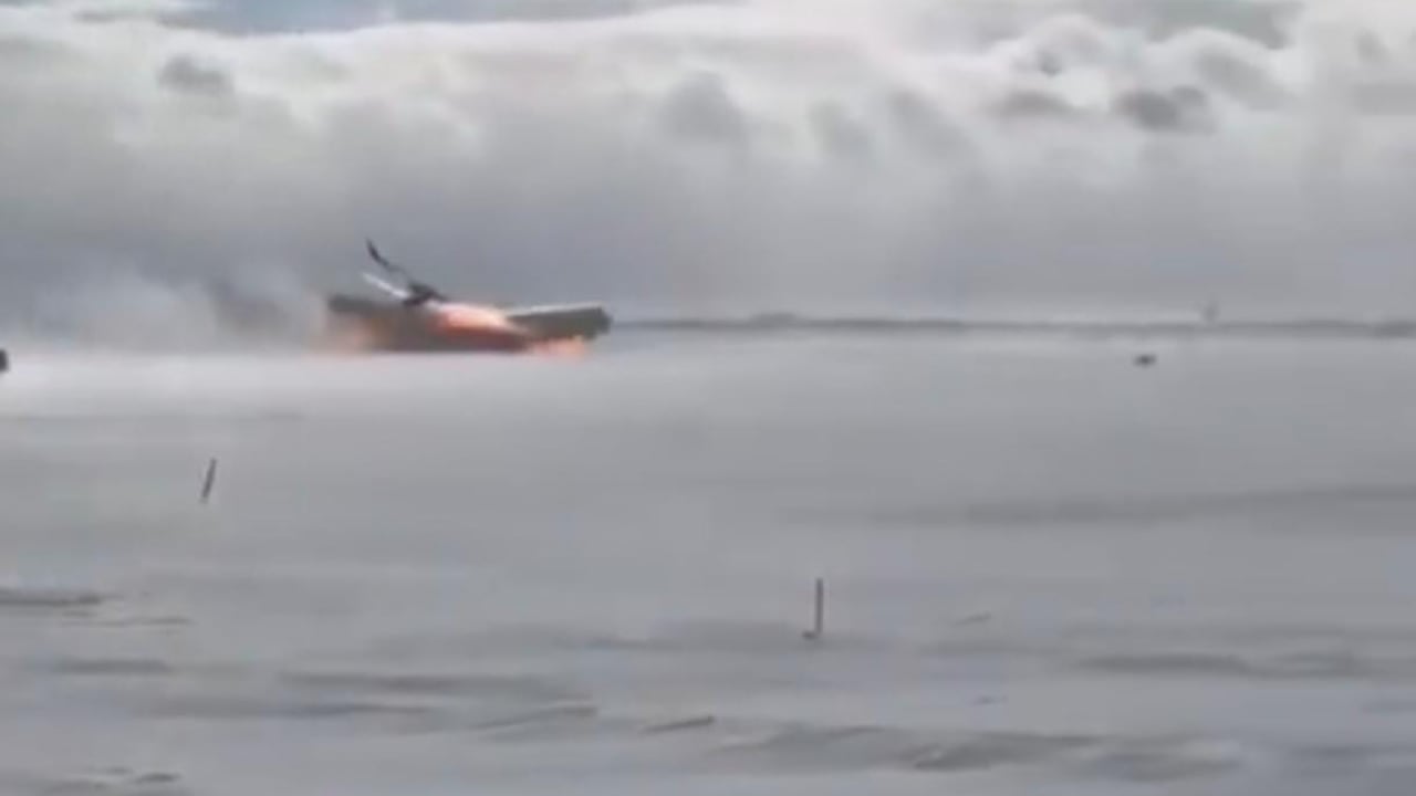 Hubo una pequeña explosión en el momento en el que la aeronave chocó contra el suelo.