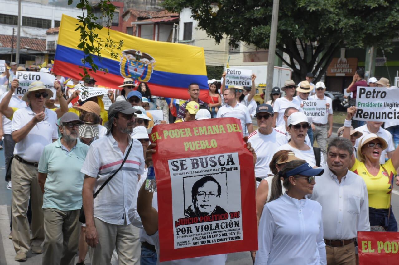 Varios mensajes en contra de Petro se han visto en medio de las manifestaciones.