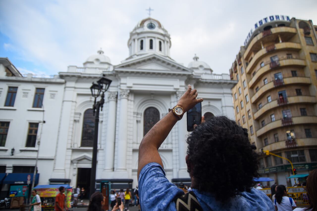 Quienes participaron del Recorrido de la Luz conocieron la historia de las iglesias más emblemáticas de Cali.
Foto: Secretaría de Turismo de Cali