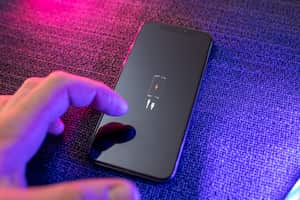 Existen aplicaciones que pueden truncar la duración de la batería del celular.