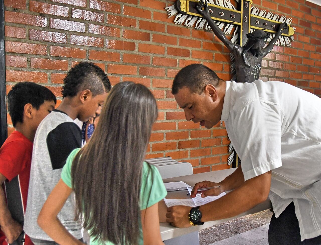 Padre José Olmes Mondragón, del Santuario Señor Jesús de la Divina Misericordia, del barrio El Pondaje, de Cali Fotos Wirman Rios / El País.