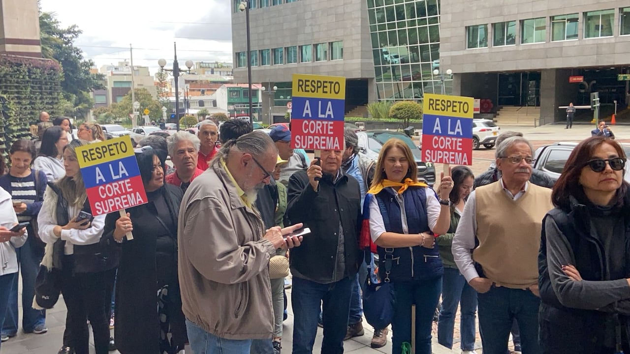 Este sábado, 17 de febrero, se realizó un plantón frente a la sede de la ONU en Bogotá, en defensa de la Corte Suprema de Justicia.