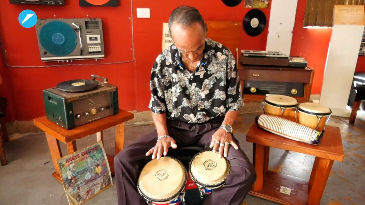El Indio” como se le conocía en el barrio, siempre fue un melómano apasionado por la salsa, los boleros, las pachangas y la música relacionada a la rumba caleña.