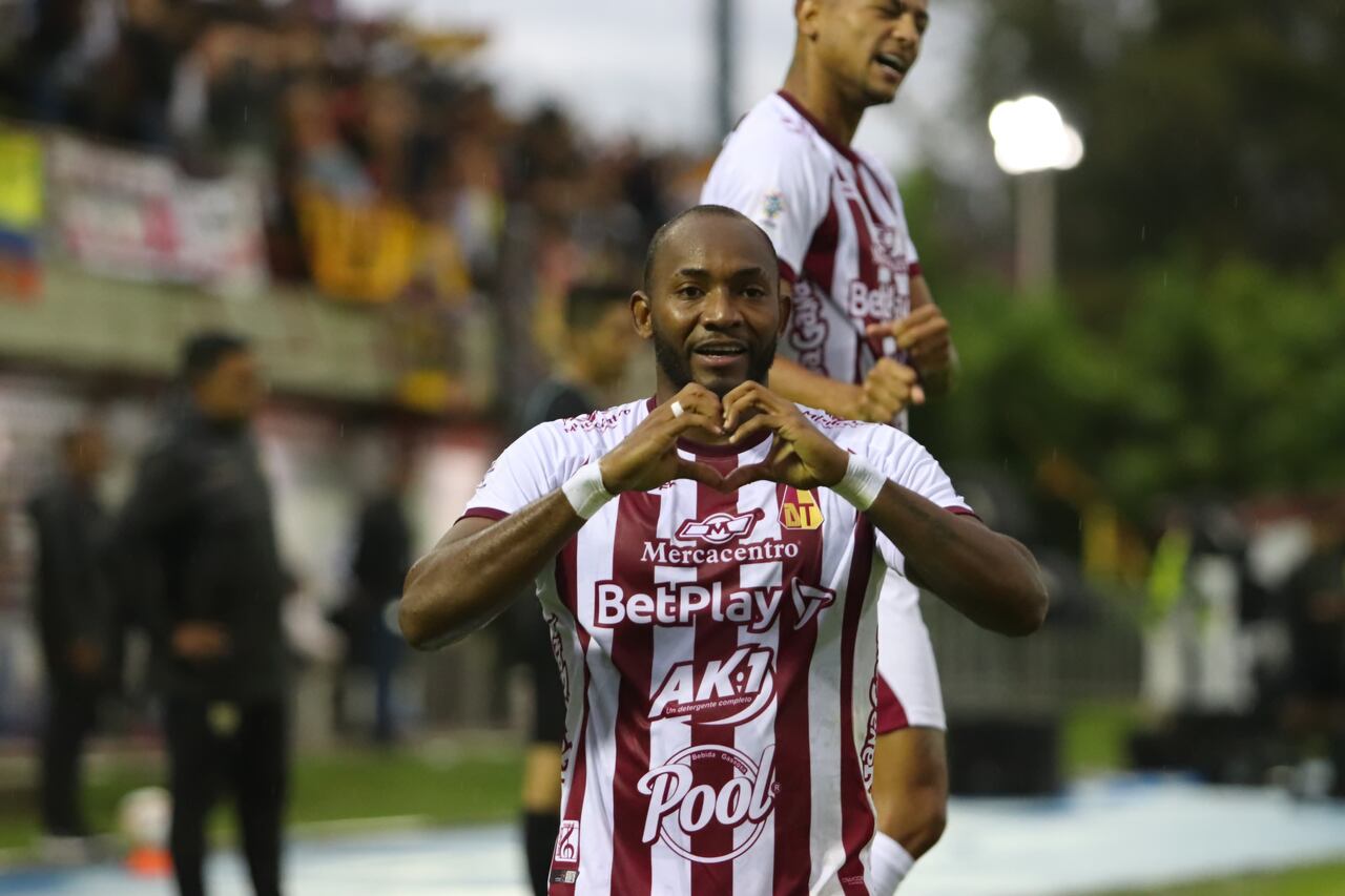 Diego Herazo marcó tres goles en la victoria del Tolima sobre Águilas.