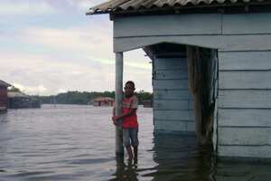 De acuerdo con los líderes comunitarios, los niños están en riesgo de "contraer epidemias, cólera, enfermedades dermatológicas, y diarrea".