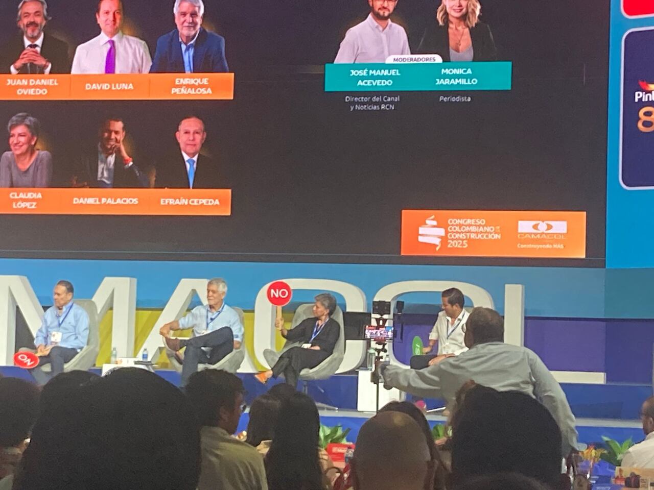 Claudia López, abucheada en el Congreso de Camacol.