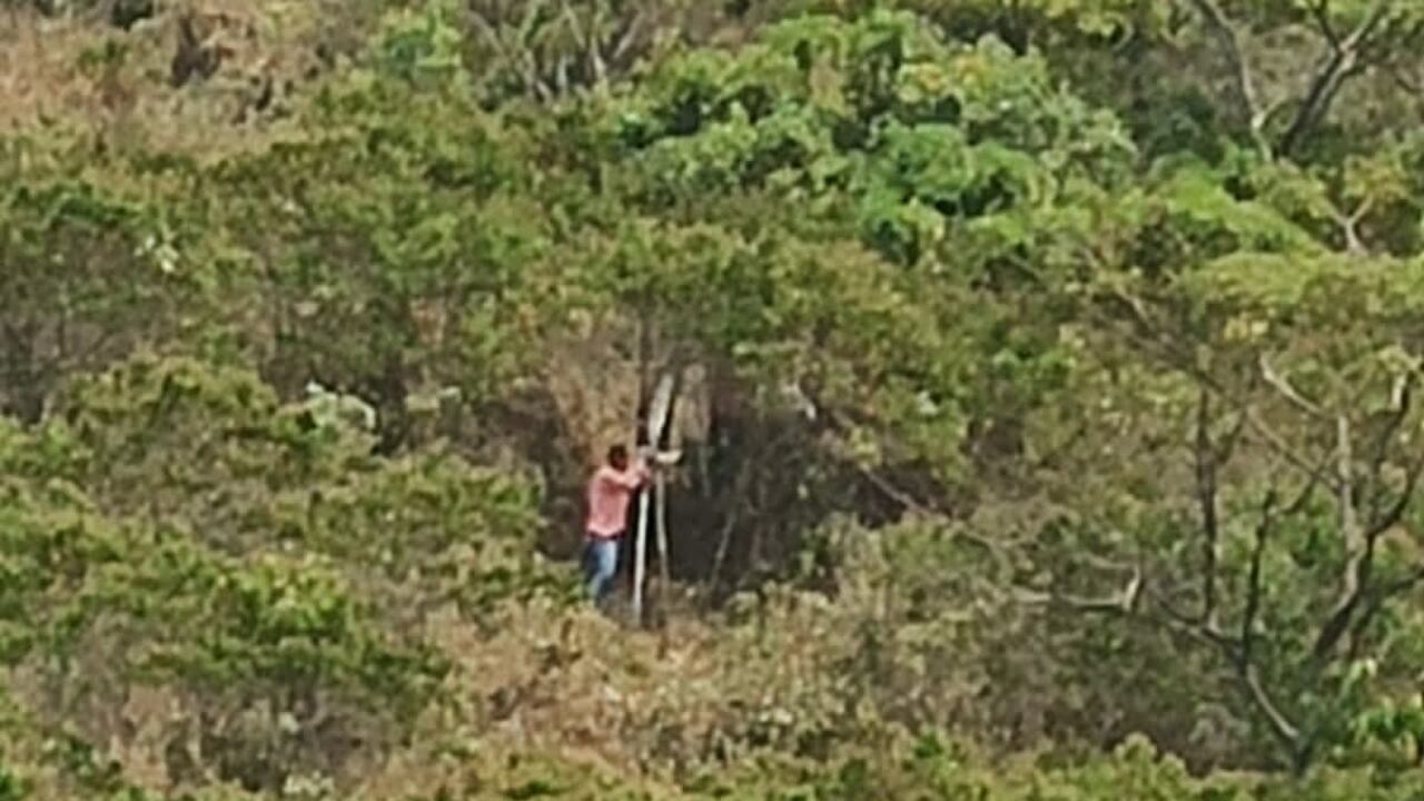 En Cali han sido denunciados en varias ocasiones carteles de invasiones en los cerros de la ciudad.