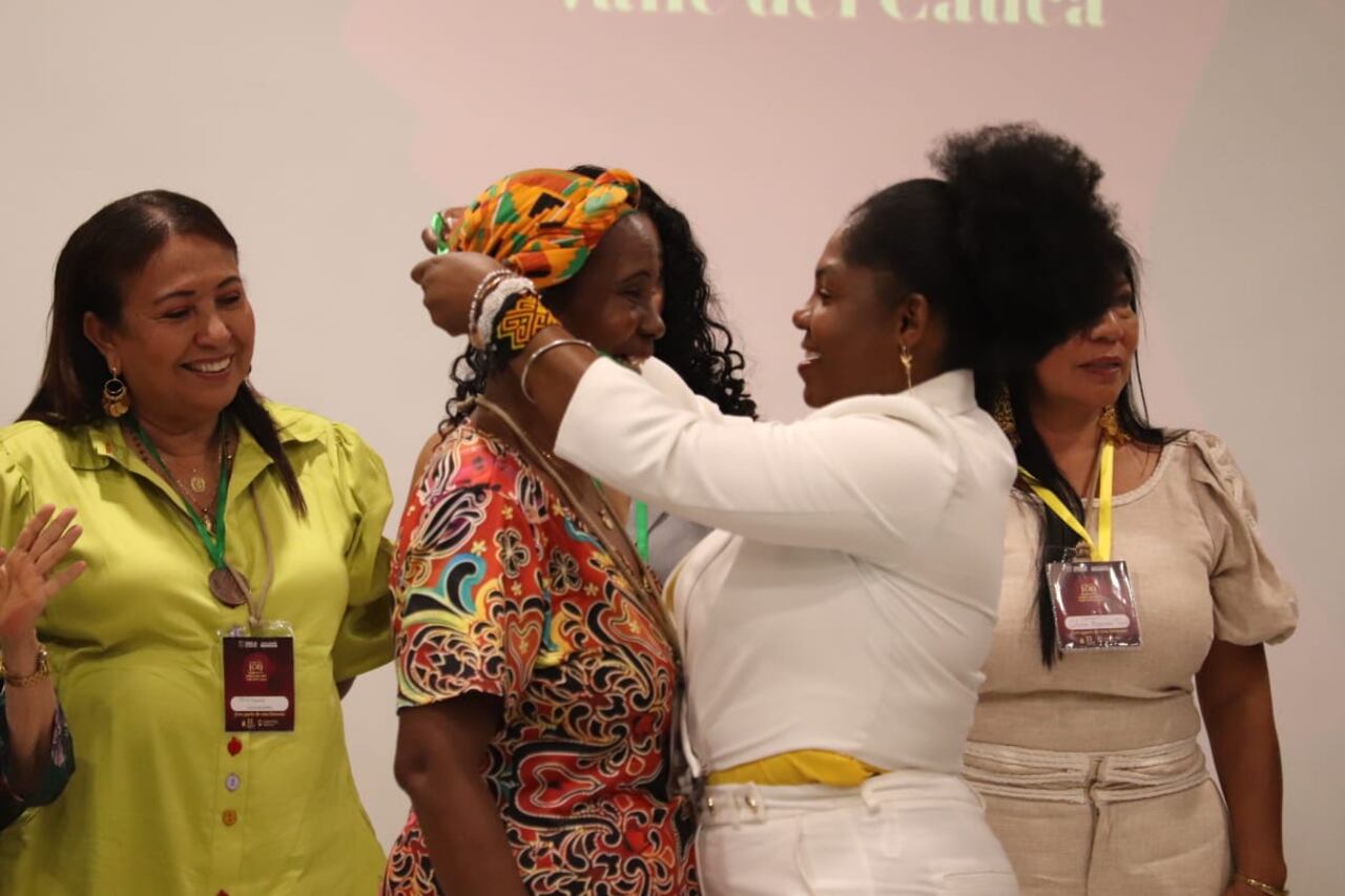 Cumbre 100 Mujeres Influyentes del Valle del Cauca con la presencia de la vicepresidenta Francia Márquez.