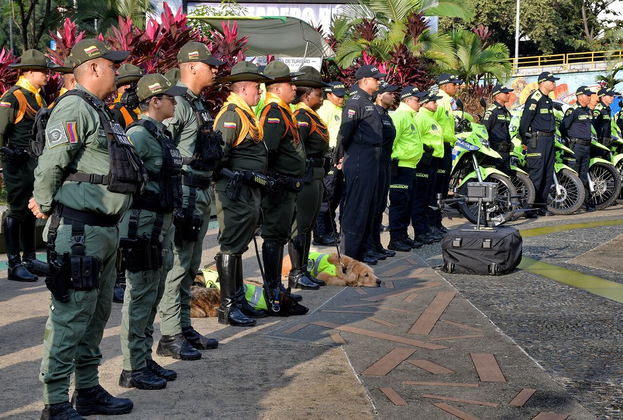 La Alcaldía de Cali, en cabeza de Alejandro Eder, aseguró que serán 4 mil policías y 1.600 militares nuevos los que llegarán para reforzar la seguridad de la ciudad y del departamento del Valle, en vista de la COP16, el evento de talla internacional que se realizará a finales de octubre. Fotos Raúl Palacios/ El Pais.