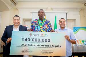 Este reconocimiento no solo celebra los logros individuales de Jhon Sebastián y su entrenador, sino que destaca el empeño de todos los deportistas de la región.