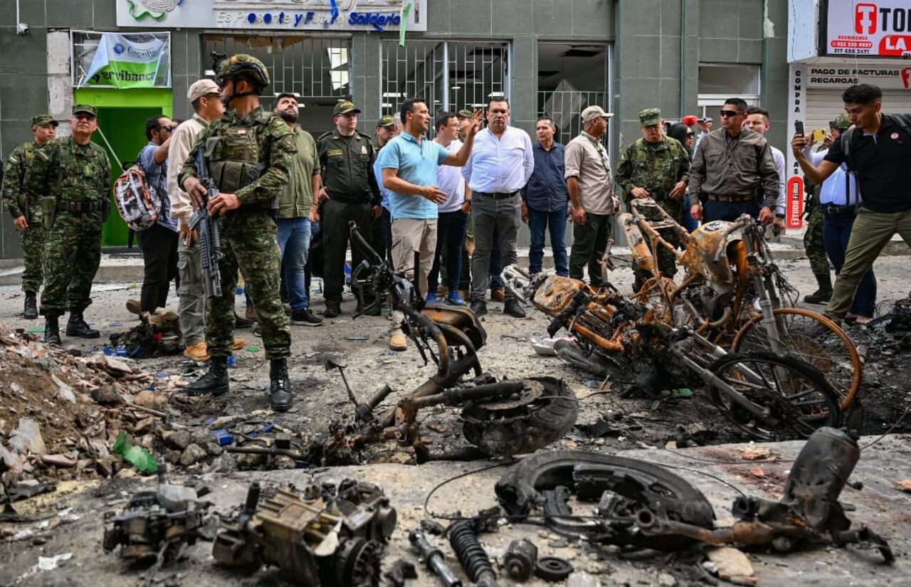 El atentado iba dirigido contra la Estación de Policía de La Plata, pero infortunadamente en el mismo resultaron muertos dos hermanos y más de 30 personas heridas. Foto: Cuenta X Mindefensa / El País.