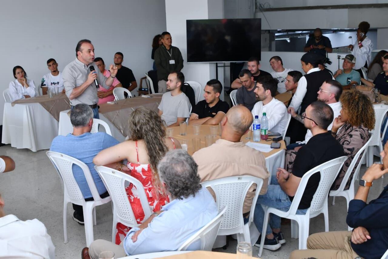 La Alcaldía de Cali socializó con comerciantes del centro de la ciudad el Plan Diciembre SEM-IE, que busca la transformación integral de esta zona durante la temporada navideña