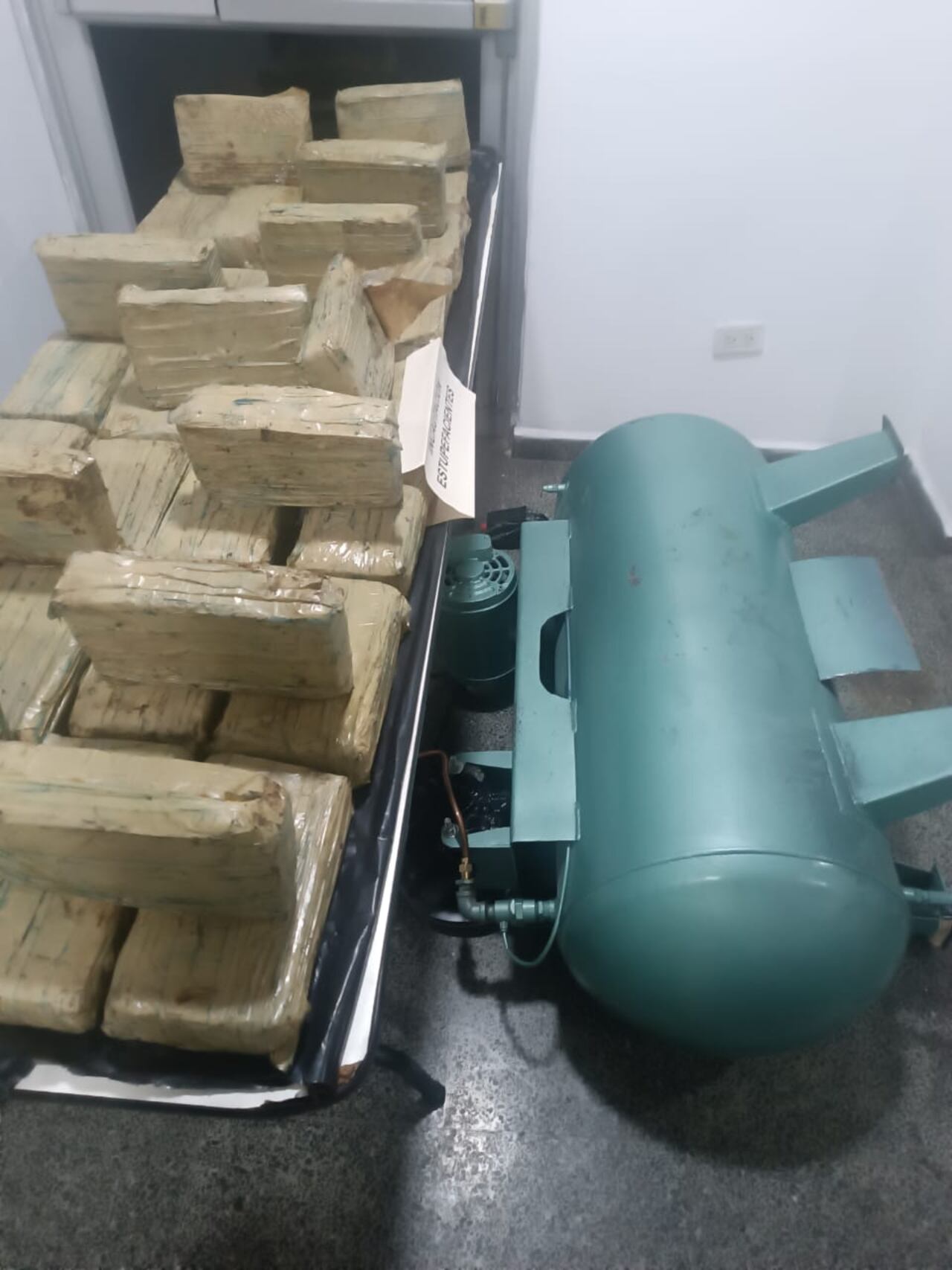 Droga oculta en compresor: 40 paquetes de marihuana iban hacia Nariño