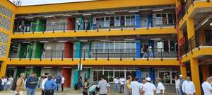 La Alcaldía de Cali realizó la entrega de la Institución Educativa Oficial Villa del Sur, donde se hizo una inversión cercana a los 18.000 millones de pesos.