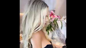 Esta abuela sexy es considerada una de las modelos más apetecidas en la plataforma.