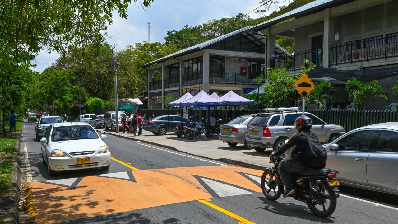 La Secretaría de Movilidad de Cali anunció la instalación de 31 nuevos reductores de velocidad en diferentes zonas de Cali.