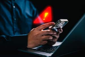 Con la estafa del 'botón rojo' pueden robar en segundos sin que el usuario se dé cuenta.