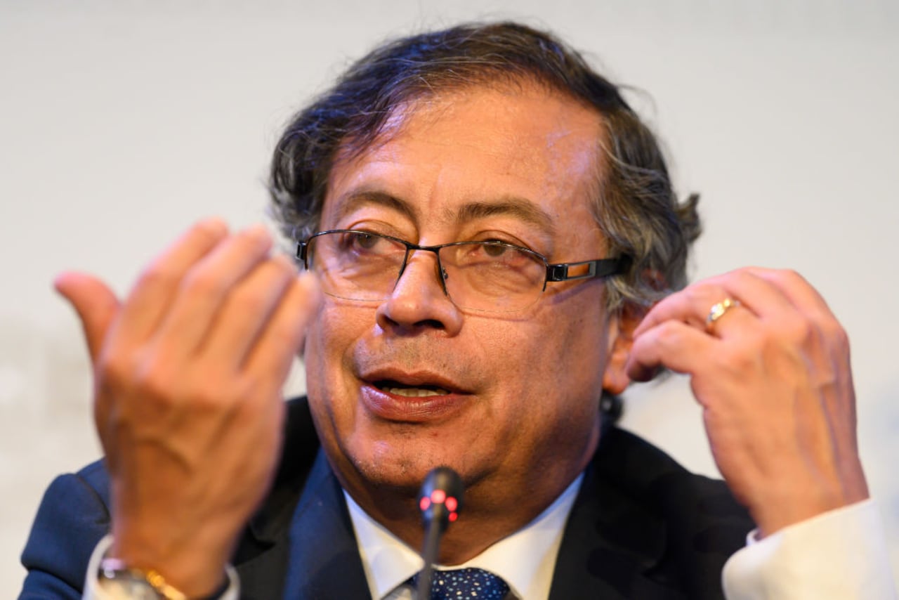 El presidente colombiano, Gustavo Petro durante una conferencia de prensa en la Cumbre de la Comunidad de Estados Latinoamericanos y Caribeños (CELAC) en Buenos Aires, el 24 de enero de 2023 (Foto de Manuel Cortina/SOPA Images/LightRocket vía Getty Images)